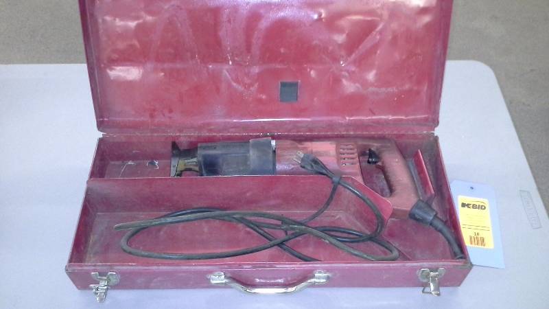 lot 18 image: Milwaukee Sawzall Reciprocating Saw (1)