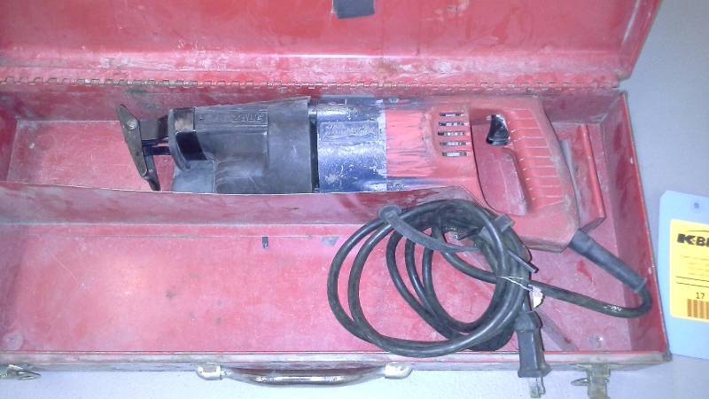 lot 17 image: Milwaukee Sawzall Reciprocating Saw (1)