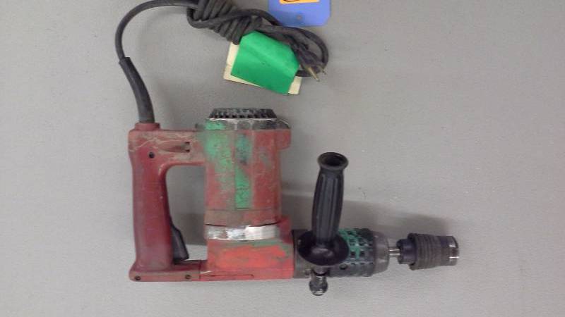 lot 38 image: Hilti TE22 Hammer Drill (1)