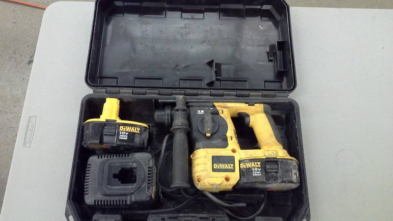 lot 41 image: Dewalt Cordless Hammer Drill (Tested and Works) (1)