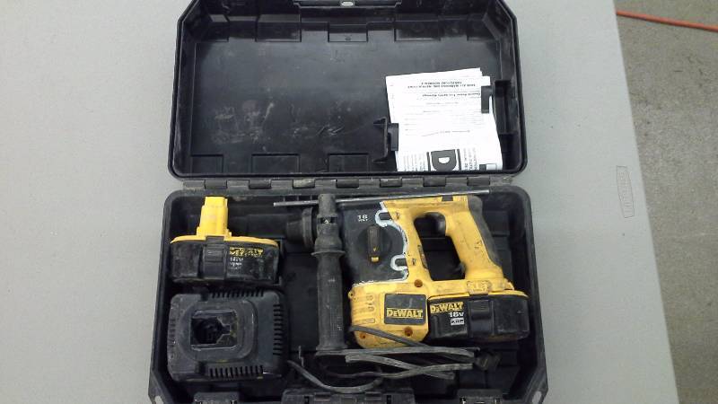 lot 42 image: Dewalt Cordless Hammer Drill (Tested and Works) (1)