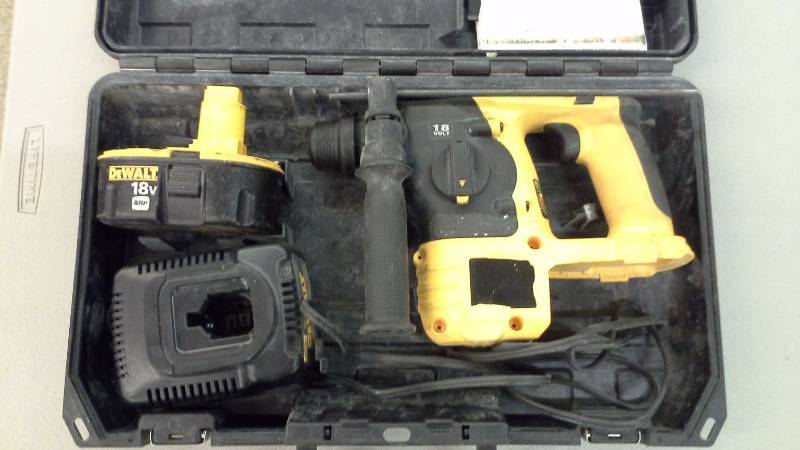 lot 43 image: Dewalt Cordless Hammer Drill (Tested and Works) (1)