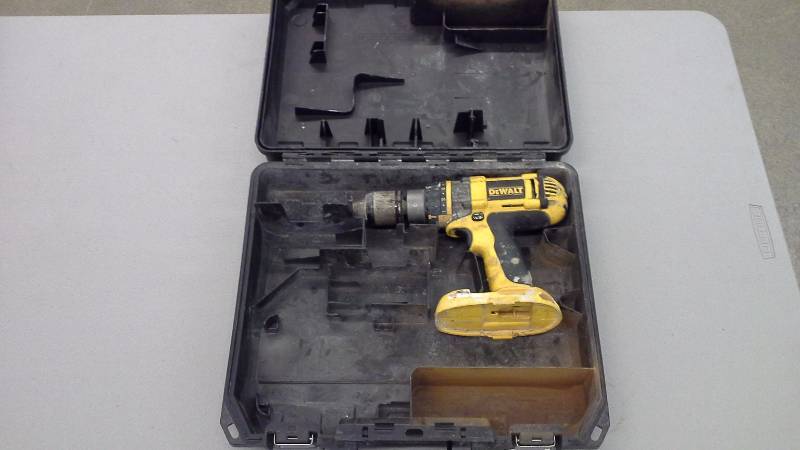 lot 44 image: Dewalt Cordless Drill Set (Untested) (1)