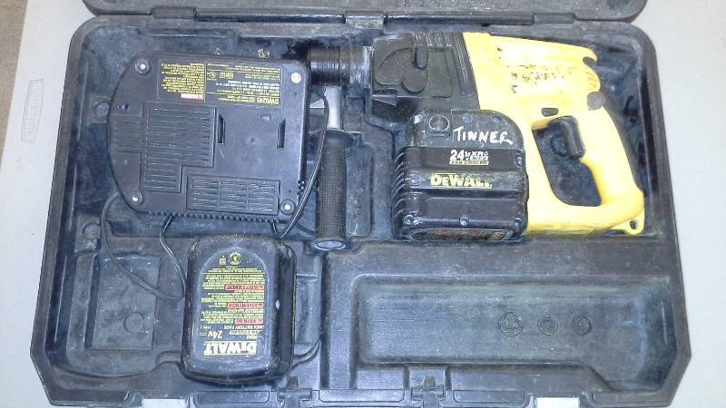 lot 45 image: Dewalt Cordless Hammer Drill (Tested and Works) (1)