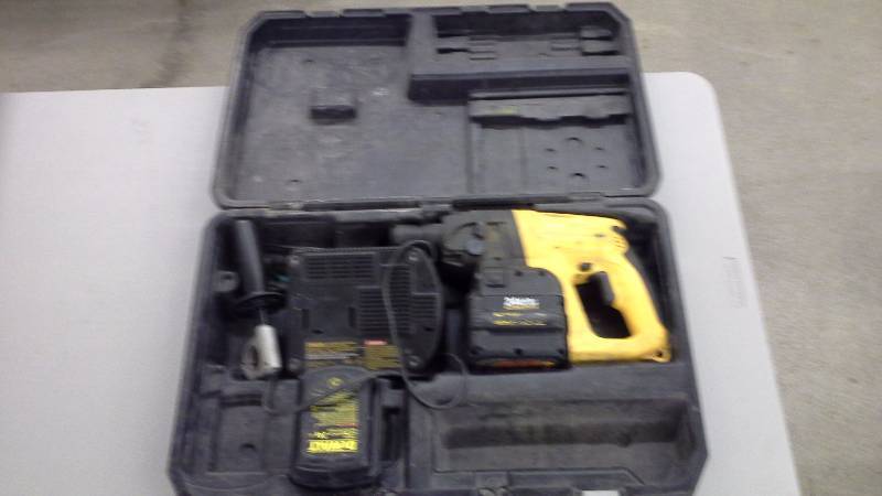lot 46 image: Dewalt Cordless Hammer Drill (Tested and Works) (1)