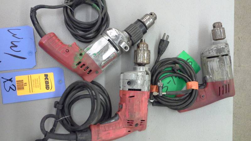 lot 51 image: Milwaukee Drills (3)