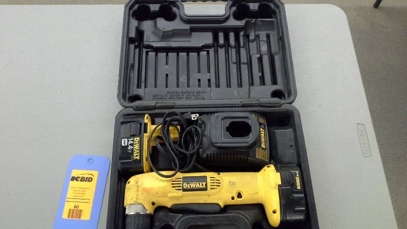 lot 60 image: Dewalt Cordless Drill Set (Tested and Works) (1)