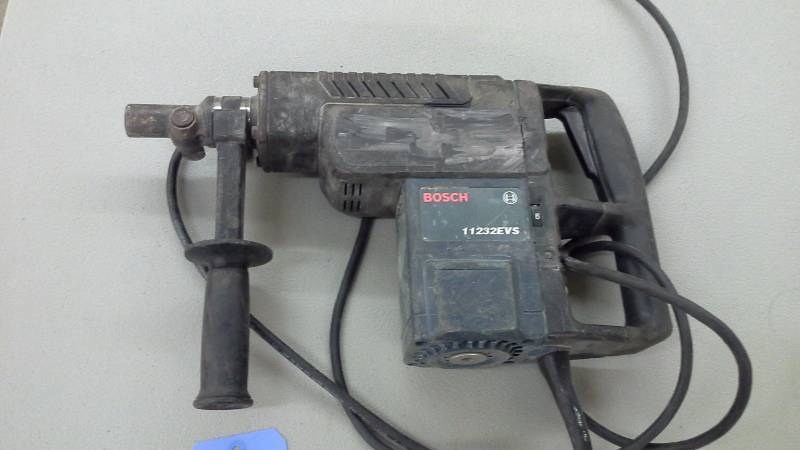 lot 61 image: Bosch 11232EVS Hammer Drill (1)