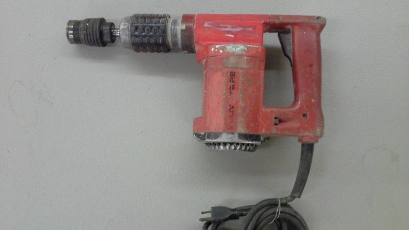 lot 95 image: Hilti TE22 Hammer Drill (1)