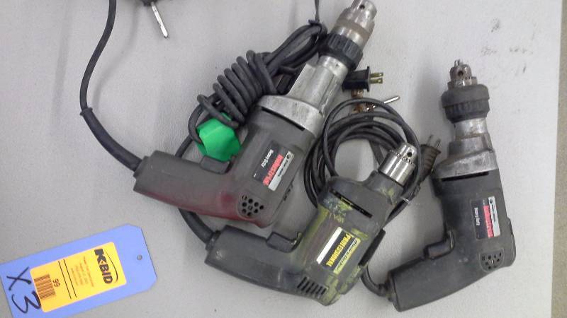 lot 99 image: Black & Decker Drills (3)