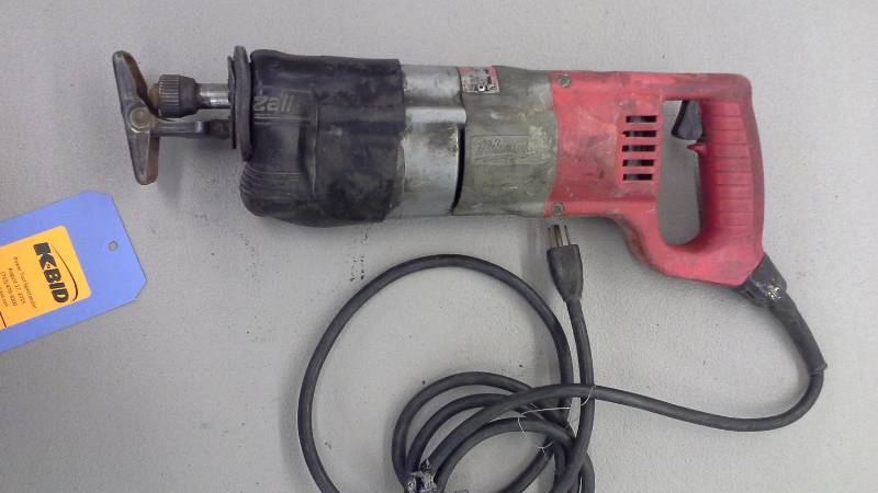 lot 105 image: Milwaukee Sawzall Reciprocating Saw (1)