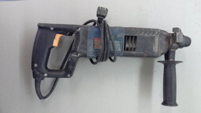lot 108 image: Bosch Bulldog Drill (1)