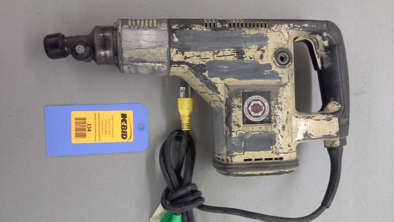 lot 134 image: Black & Decker Hammer Drill (1)