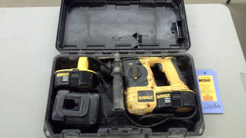 lot 172 image: Dewalt Cordless Hammer Drill (Tested and Works) (1)