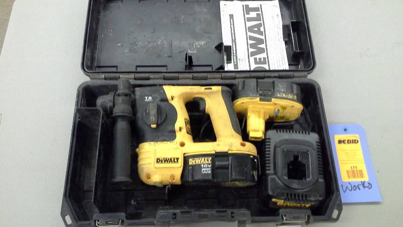 lot 173 image: Dewalt Cordless Hammer Drill (Tested and Works) (1)