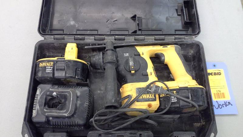 lot 176 image: Dewalt Cordless Hammer Drill (Tested and Works) (1)