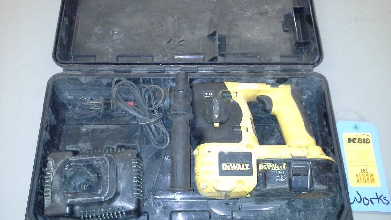 lot 181 image: Dewalt Cordless Hammer Drill (Tested and Works) (1)