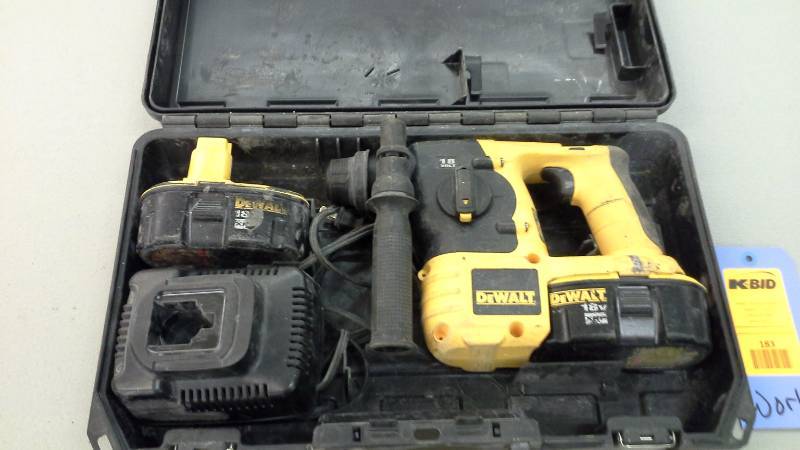 lot 183 image: Dewalt Cordless Hammer Drill (Tested and Works) (1)