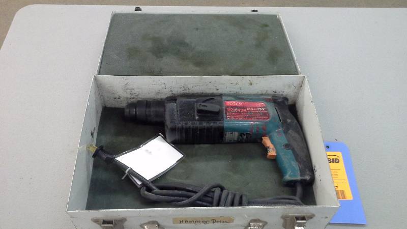 lot 187 image: Bosch Bulldog 11210VSR Drill (1)
