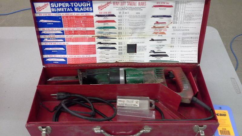 lot 204 image: Milwaukee Sawzall Reciprocating Saw (1)