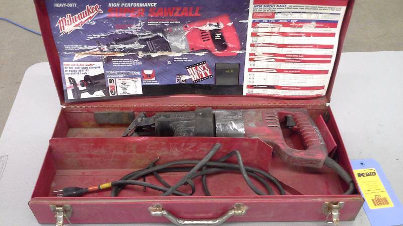 lot 205 image: Milwaukee Sawzall Reciprocating Saw (1)
