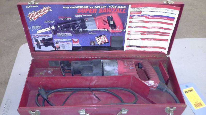 lot 207 image: Milwaukee Sawzall Reciprocating Saw (1)