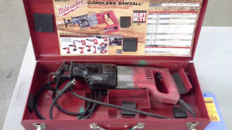 lot 209 image: Milwaukee Sawzall Reciprocating Saw (1)
