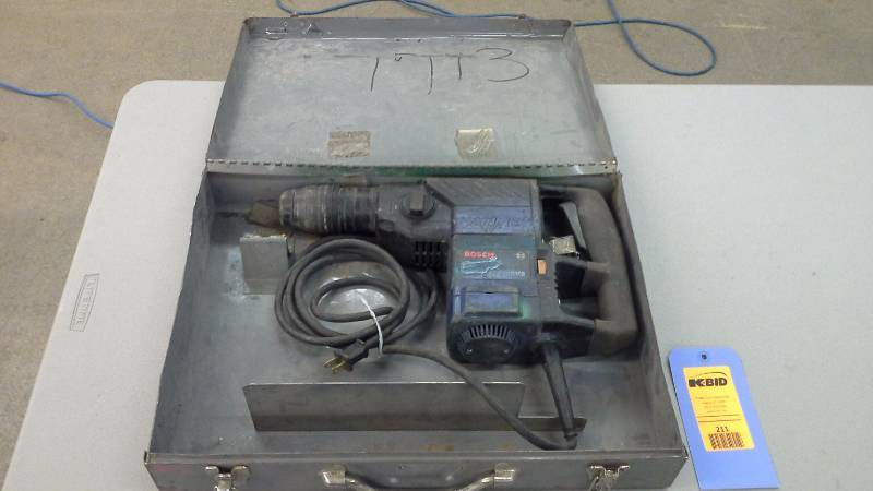 lot 211 image: Bosch 11222EVS Hammer Drill (1)