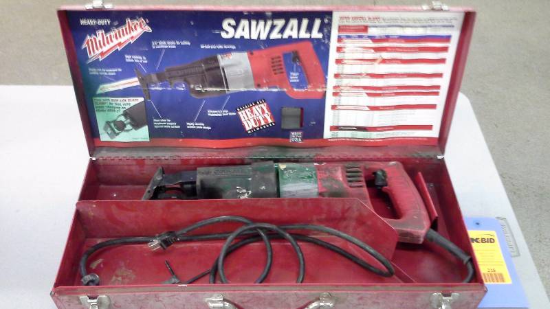 lot 218 image: Milwaukee Sawzall Reciprocating Saw (1)