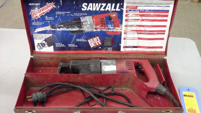 lot 220 image: Milwaukee Sawzall Reciprocating Saw (1)