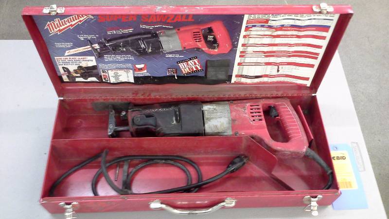 lot 235 image: Milwaukee Sawzall Reciprocating Saw (1)