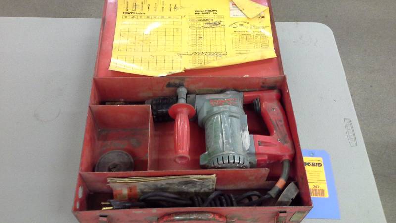 lot 241 image: Hilti TE17 Hammer Drill (1)