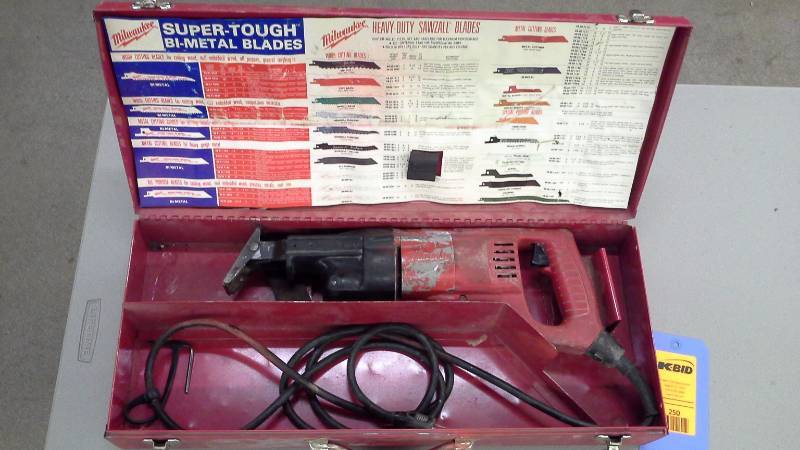 lot 250 image: Milwaukee Sawzall Reciprocating Saw (1)
