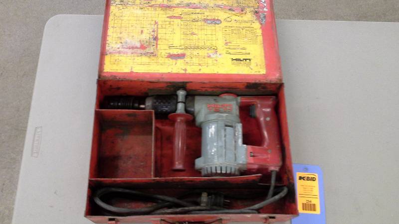 lot 254 image: Hilti TE17 Hammer Drill (1)