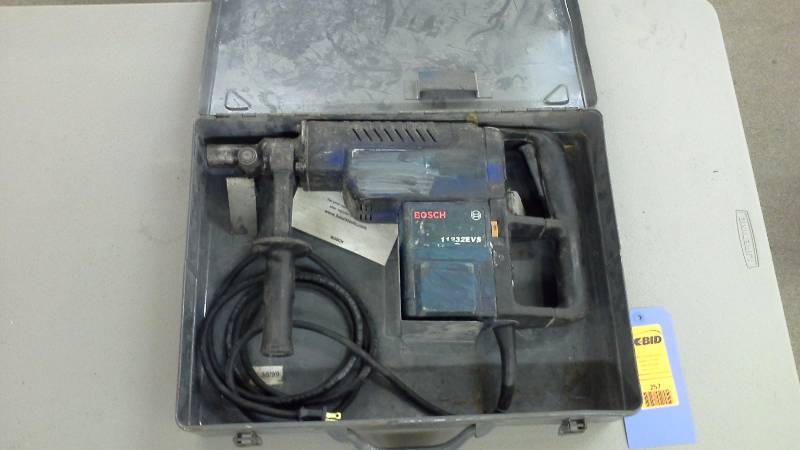lot 257 image: Bosch 11232EVS Hammer Drill (1)