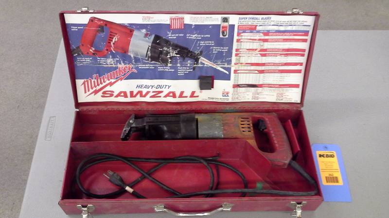 lot 262 image: Milwaukee Sawzall Reciprocating Saw (1)