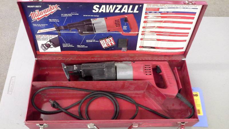 lot 270 image: Milwaukee Sawzall Reciprocating Saw (1)