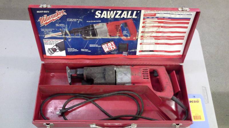 lot 272 image: Milwaukee Sawzall Reciprocating Saw (1)