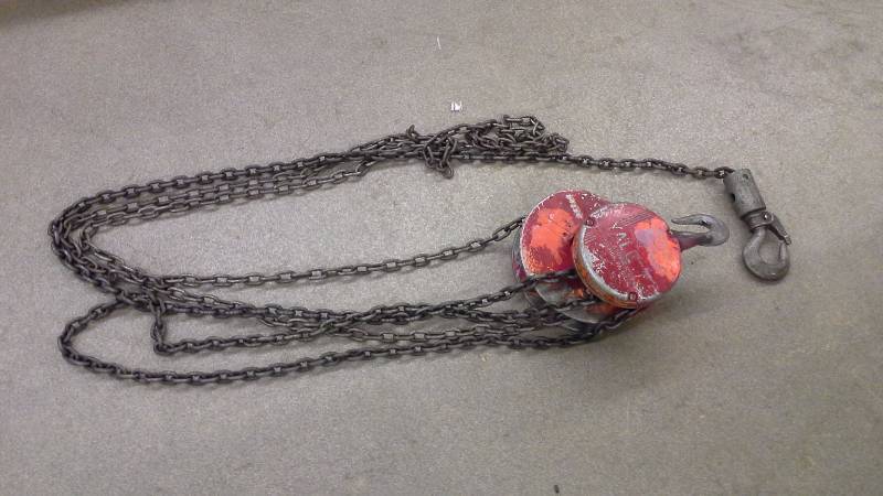 lot 278 image: Yale Chain Hoist - 1 Ton (1)