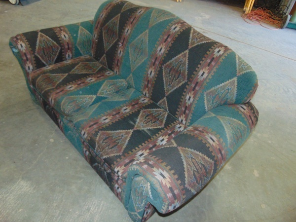 lot 9 image: Love Seat
