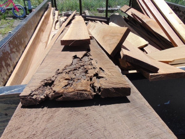 lot 11 image: Load of Oak and Cedar Boards