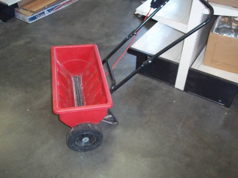Earthway fertilizer  spreader