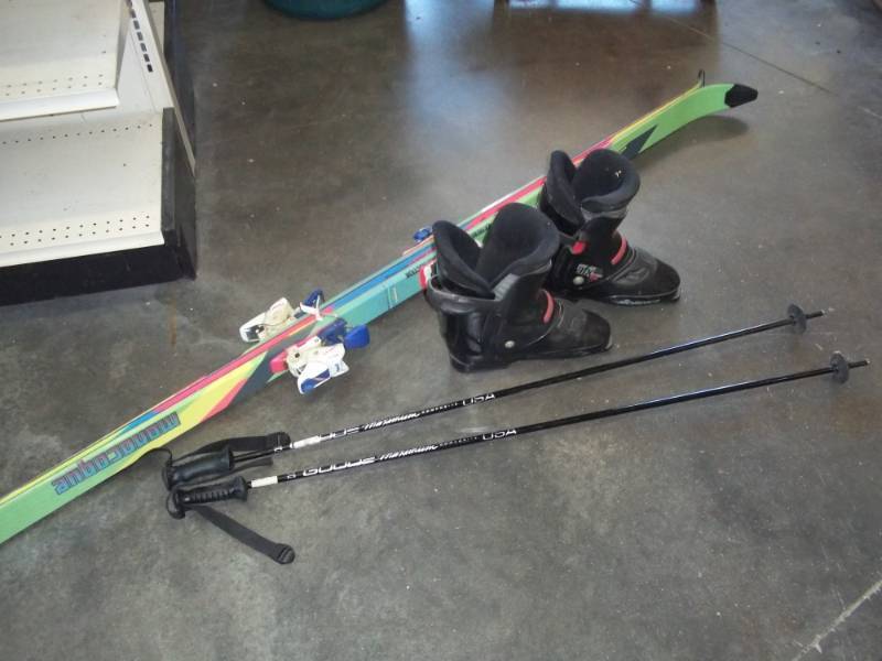 Monocoque 200 downhill skis with Poles, bindings and boots size 29.5