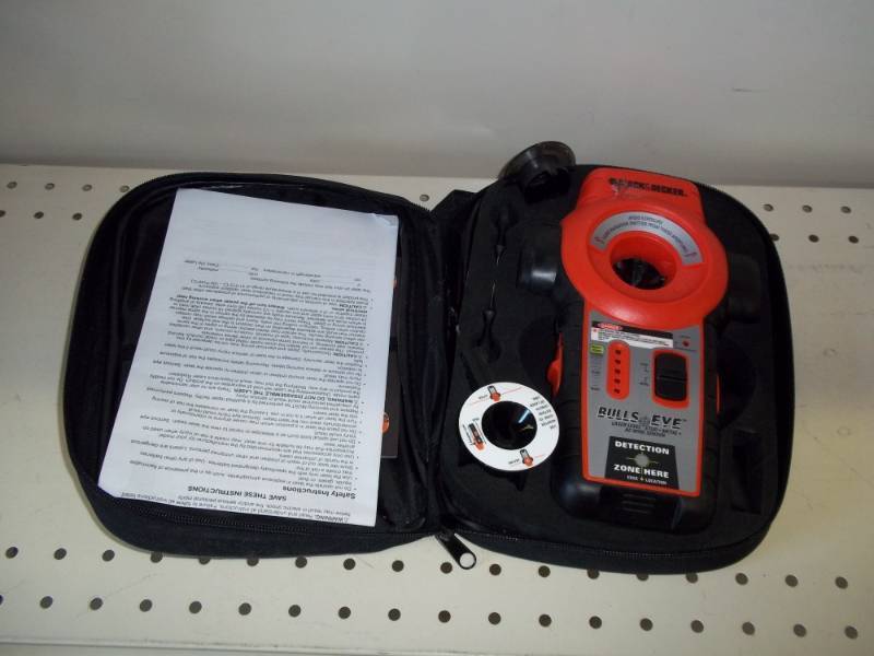 Black n Decker Bulls eye lazer level stud sensor