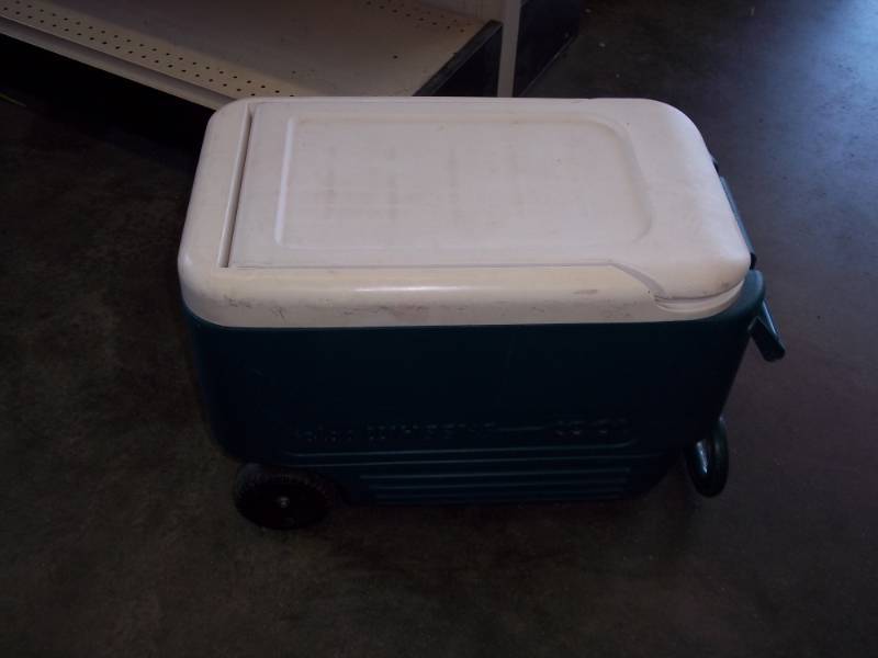 Cooler with wheels
