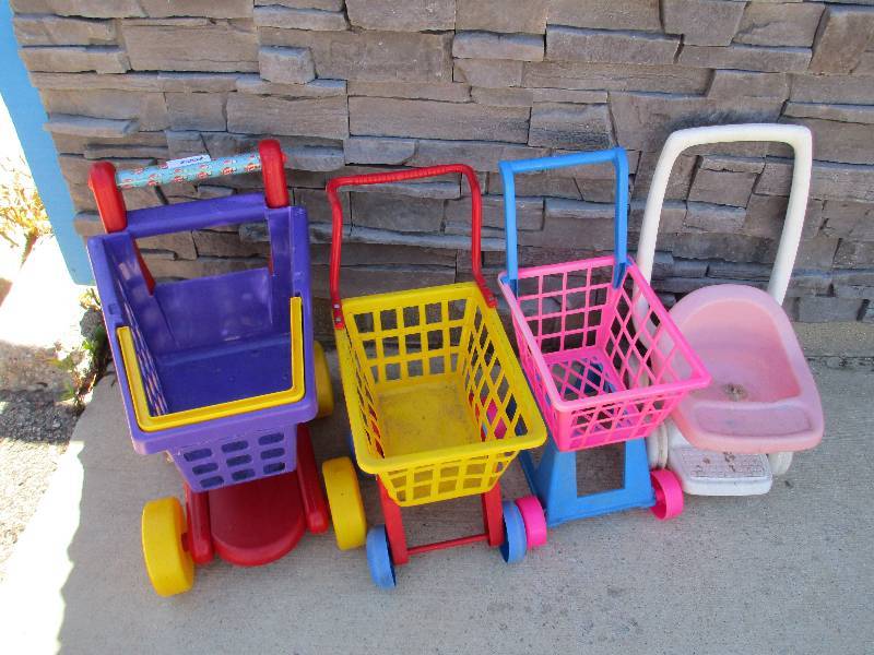 Toy shopping carts