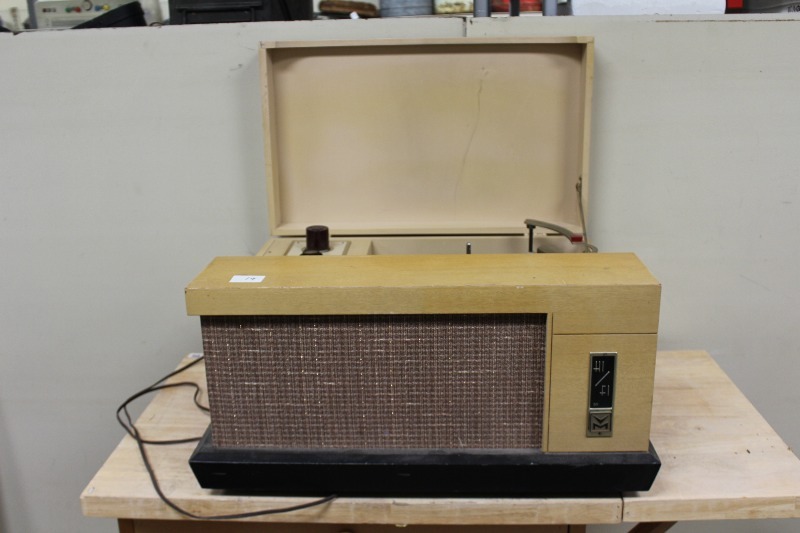 Magnavox HiFi Turntable  Radio