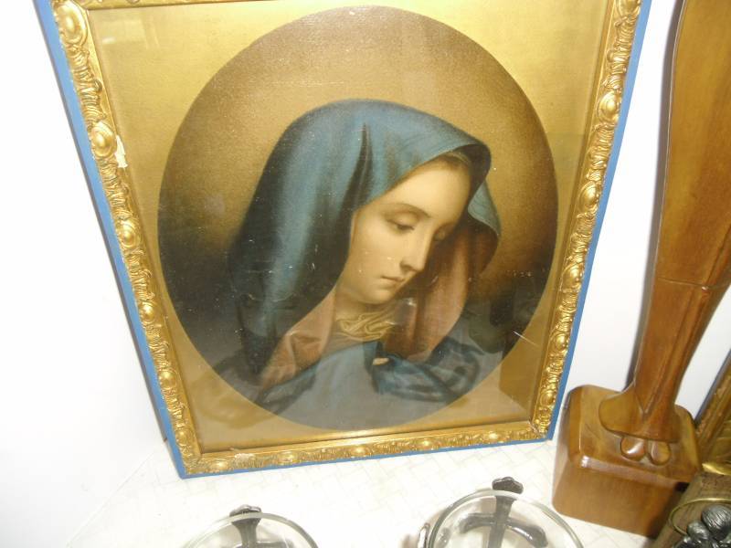 lot 12 image: Religious Statues, Pictures, Medals and Jewelry