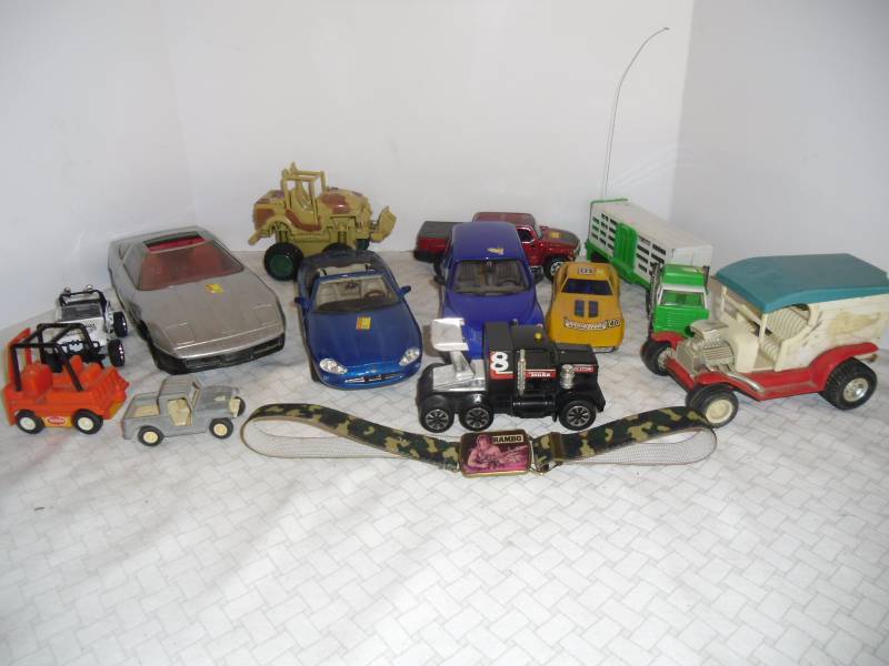 lot 14 image: Vintage Cars & Trucks - Cast Iron Truck and  Tonka, Maisto, Ert,l Cars