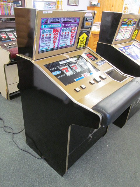 Double Diamond Slot Machine